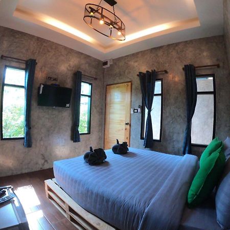 Samed Big Whale Hostel Rayong Ngoại thất bức ảnh